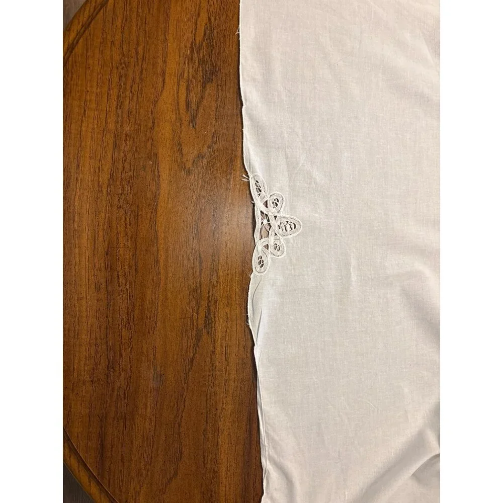 Vintage White Cotton Tablecloth With Intricate Lace Cutwork Design 60x98 Inches‎